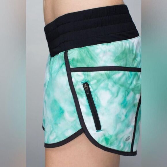 Lululemon Tracker Short II Two Way Stretch White Blue - Picture 2 of 9